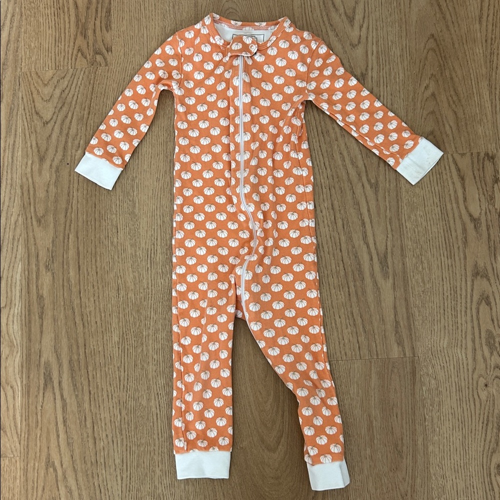 Lila & Hayes 12-18 months‎ Parker Zipper Sleeper in Fall Pumpkins